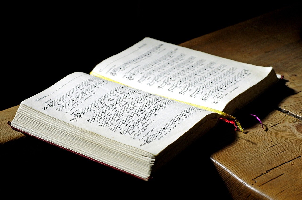 hymnal-468126_1280 (1)